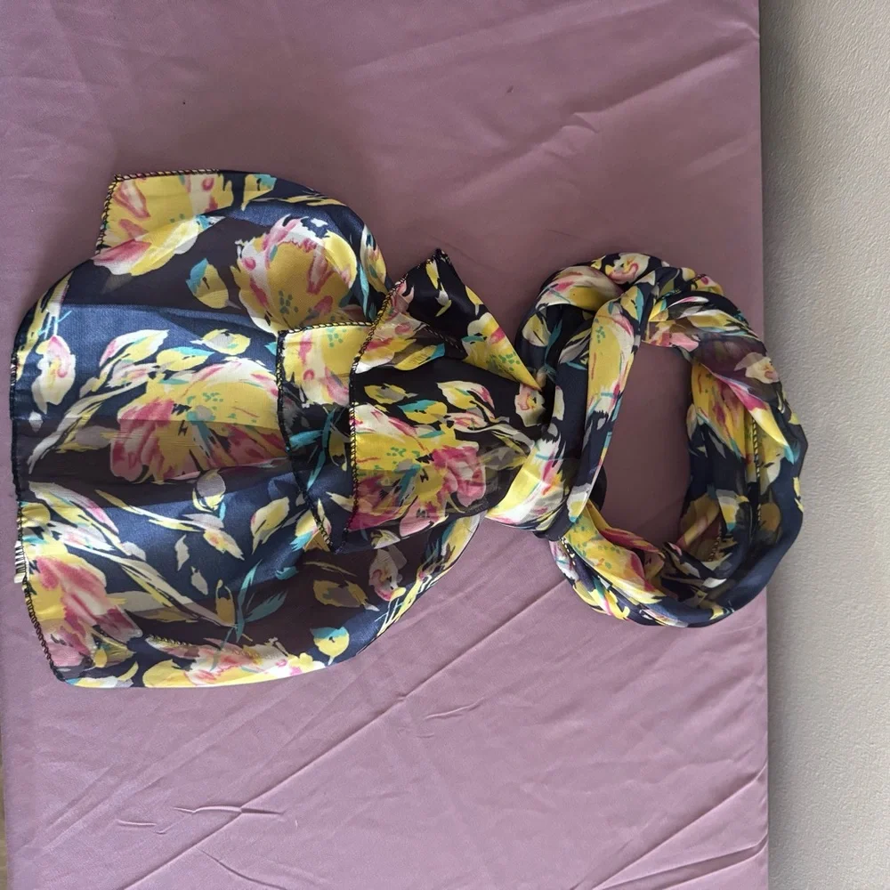 🎈 2/$5 🎈 Vintage Floral Scarf in Navy, Yellow & Pink